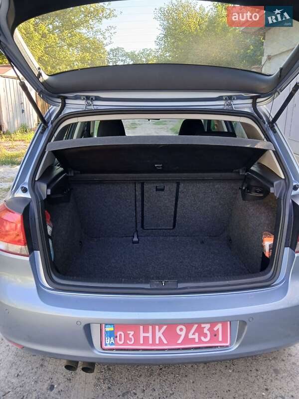 Хэтчбек Volkswagen Golf 2010 в Полтаве