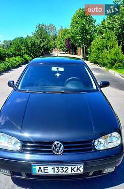 Хетчбек Volkswagen Golf 2003 в Дніпрі