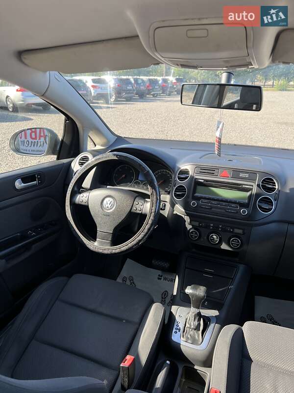 Хетчбек Volkswagen Golf 2005 в Черкасах