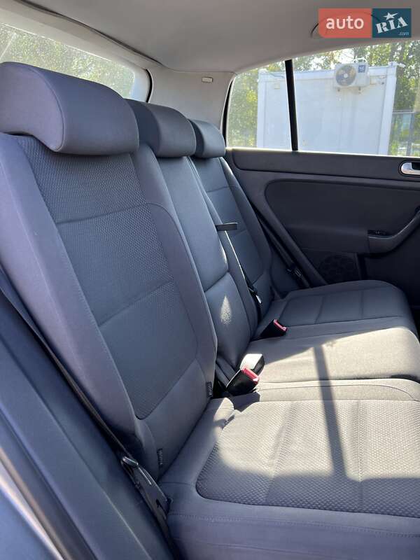 Хетчбек Volkswagen Golf 2005 в Черкасах