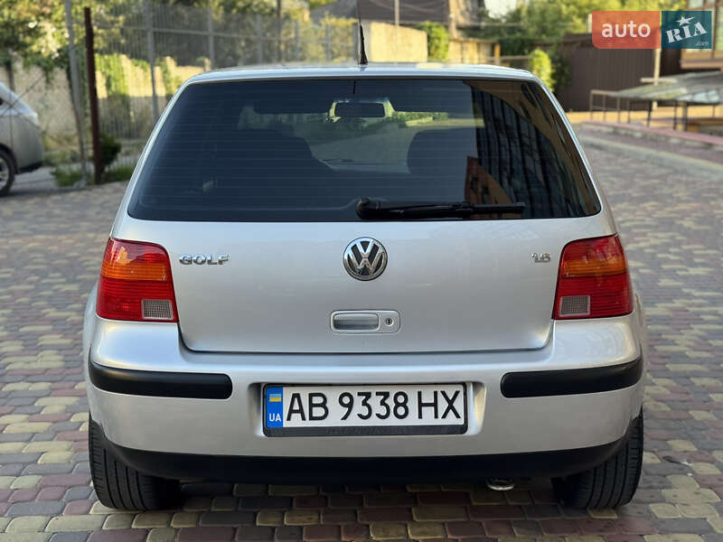 Хетчбек Volkswagen Golf 2001 в Вінниці
