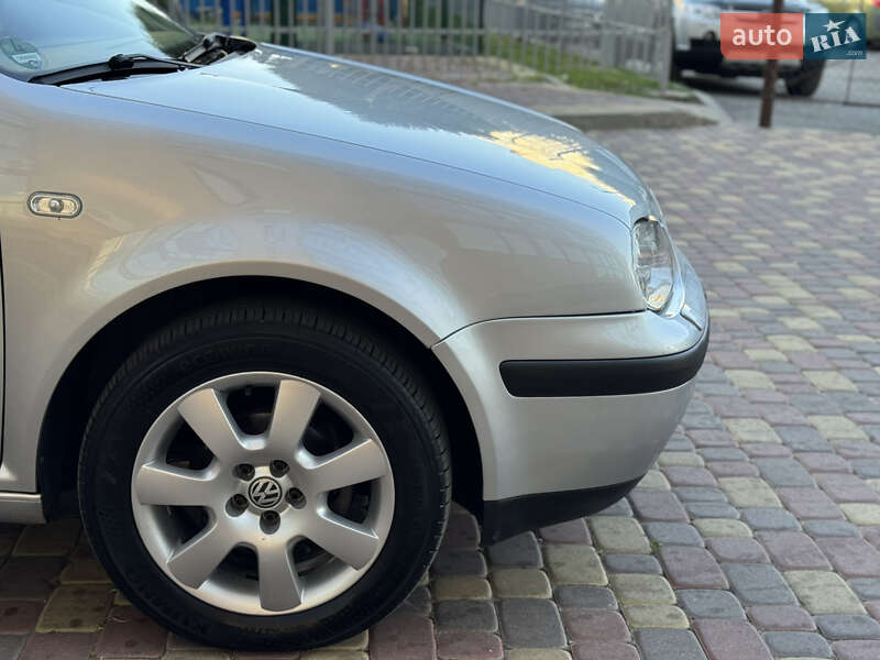 Хетчбек Volkswagen Golf 2001 в Вінниці