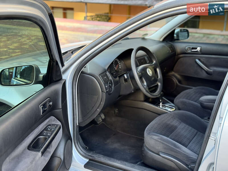 Хетчбек Volkswagen Golf 2001 в Вінниці