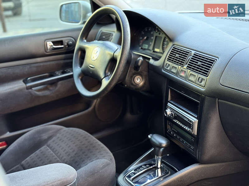 Хетчбек Volkswagen Golf 2001 в Вінниці