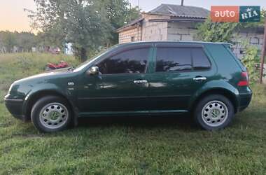 Хетчбек Volkswagen Golf 2001 в Десні