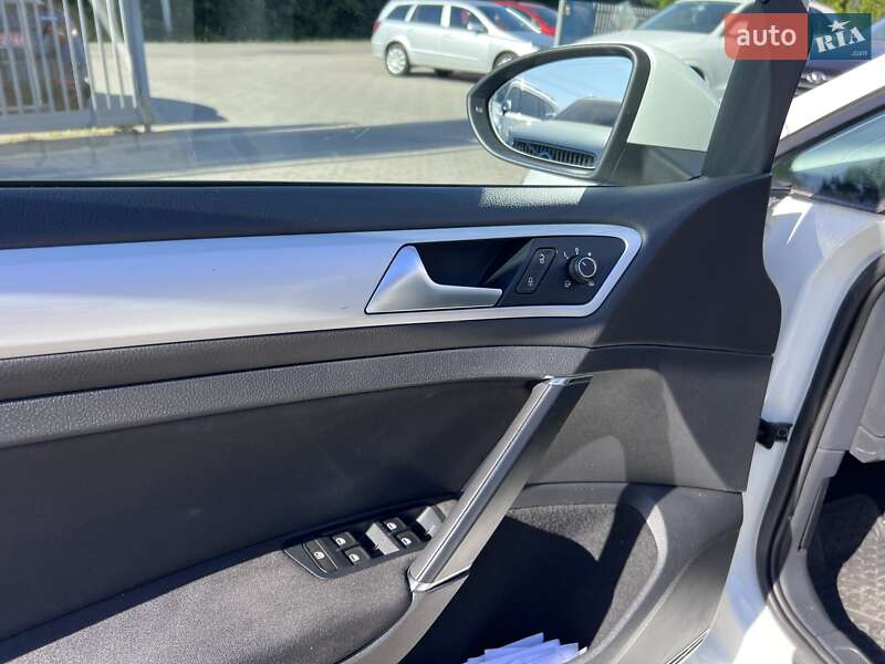 Універсал Volkswagen Golf 2014 в Нововолинську