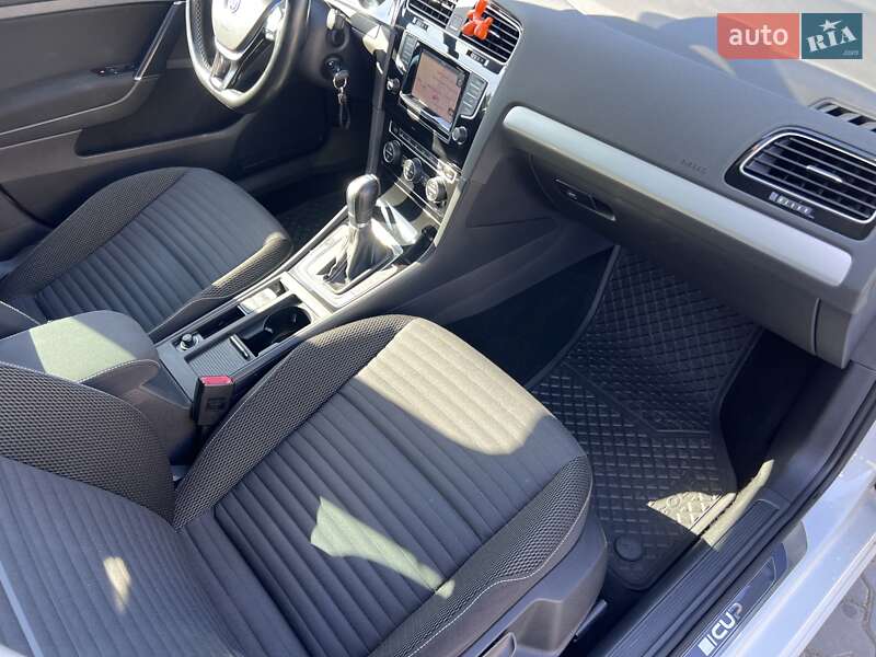 Універсал Volkswagen Golf 2014 в Нововолинську