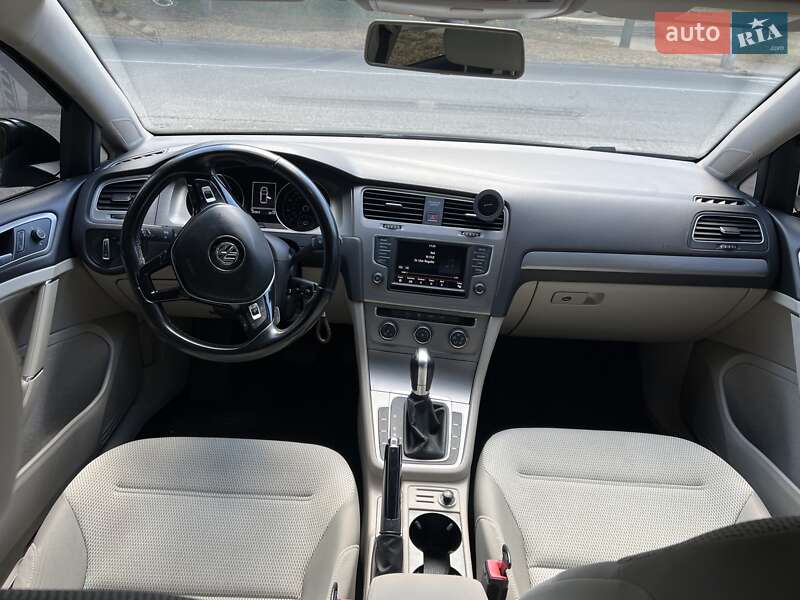 Хэтчбек Volkswagen Golf 2015 в Запорожье