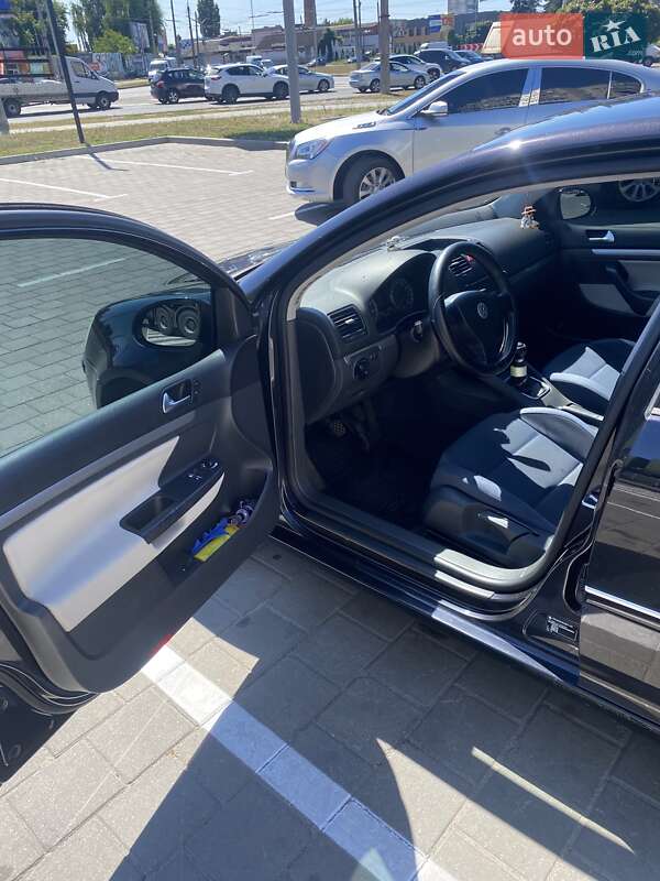 Хэтчбек Volkswagen Golf 2005 в Черкассах