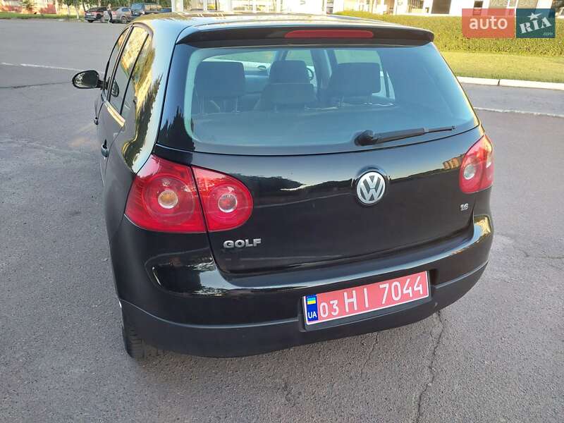 Хетчбек Volkswagen Golf 2005 в Сумах
