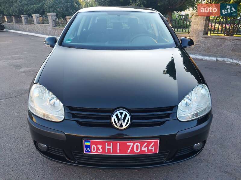Хетчбек Volkswagen Golf 2005 в Сумах