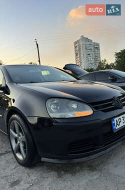 Хэтчбек Volkswagen Golf 2004 в Запорожье