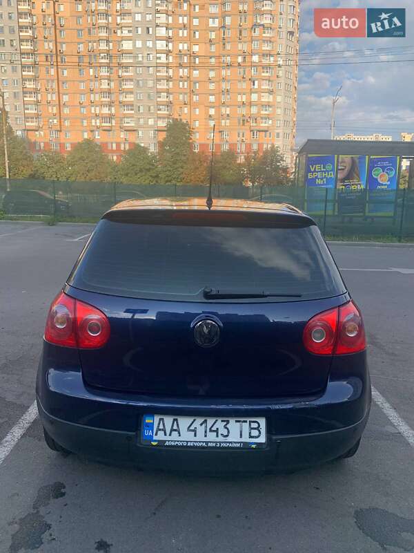 Хэтчбек Volkswagen Golf 2005 в Киеве