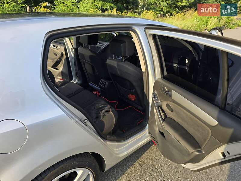 Хетчбек Volkswagen Golf 2009 в Дніпрі