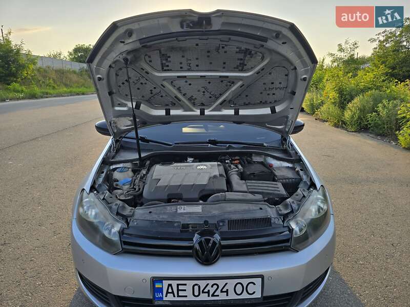 Хетчбек Volkswagen Golf 2009 в Дніпрі