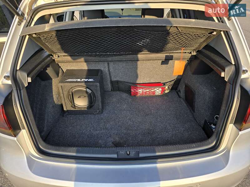 Хетчбек Volkswagen Golf 2009 в Дніпрі