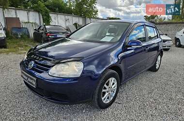 Хэтчбек Volkswagen Golf 2004 в Шостке