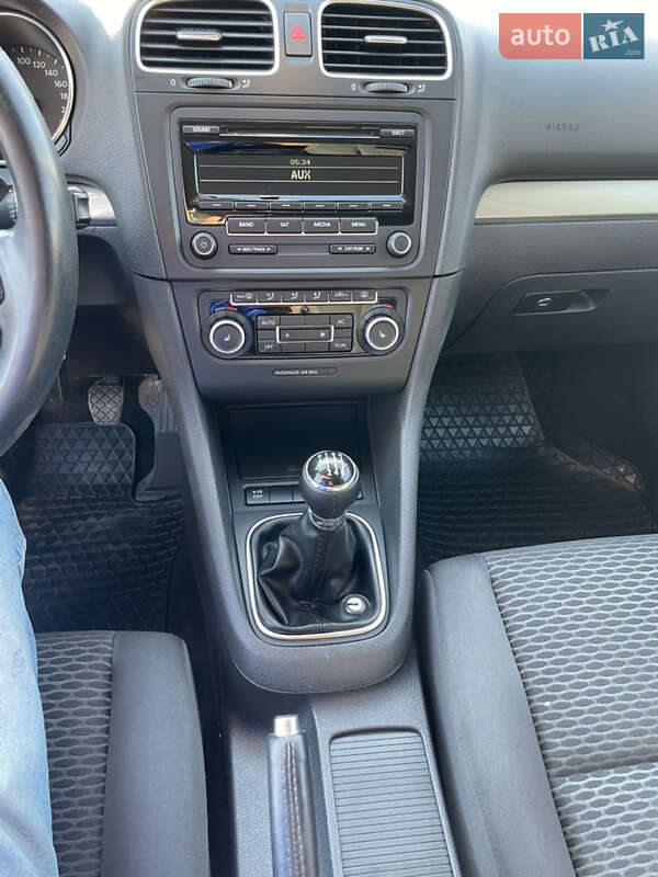 Хэтчбек Volkswagen Golf 2010 в Одессе