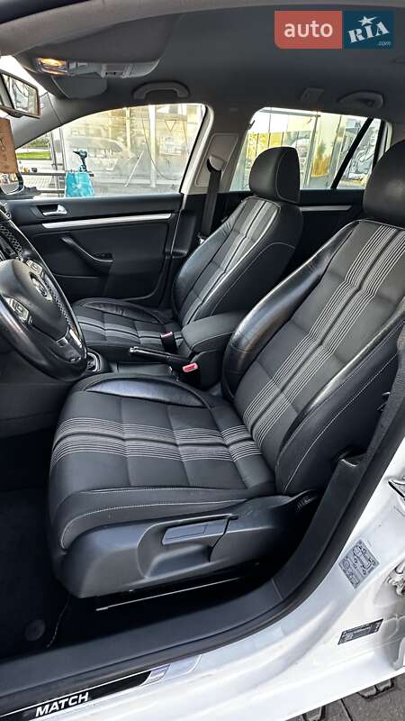 Універсал Volkswagen Golf 2012 в Ржавинцях