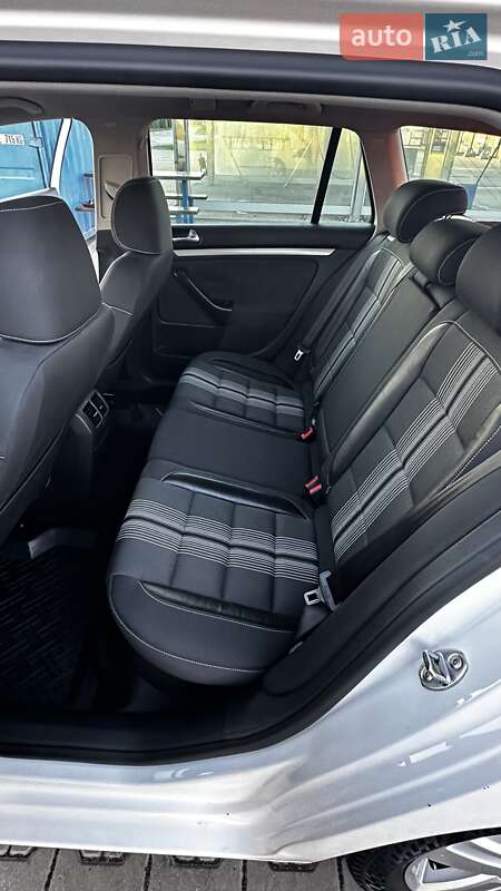 Універсал Volkswagen Golf 2012 в Ржавинцях