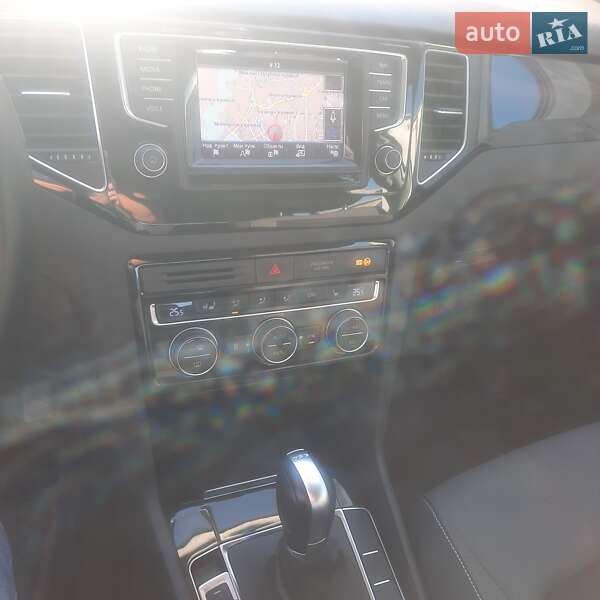 Хетчбек Volkswagen Golf 2015 в Львові