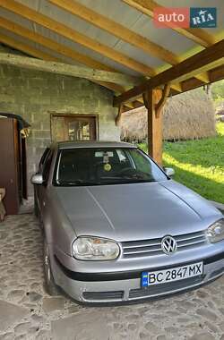 Хэтчбек Volkswagen Golf 2002 в Славском