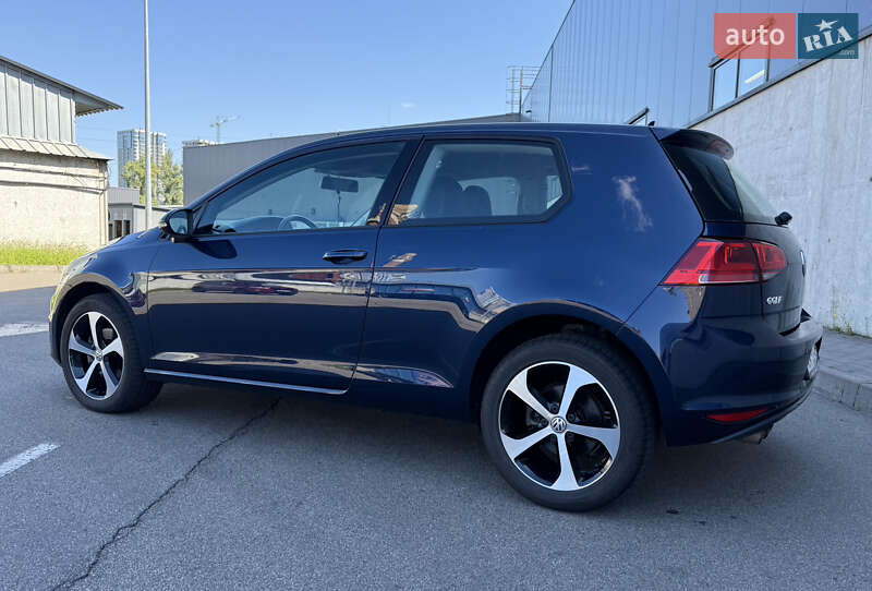 Хэтчбек Volkswagen Golf 2014 в Киеве