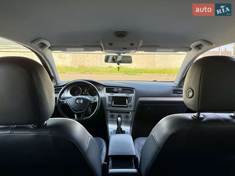 Хэтчбек Volkswagen Golf 2014 в Киеве