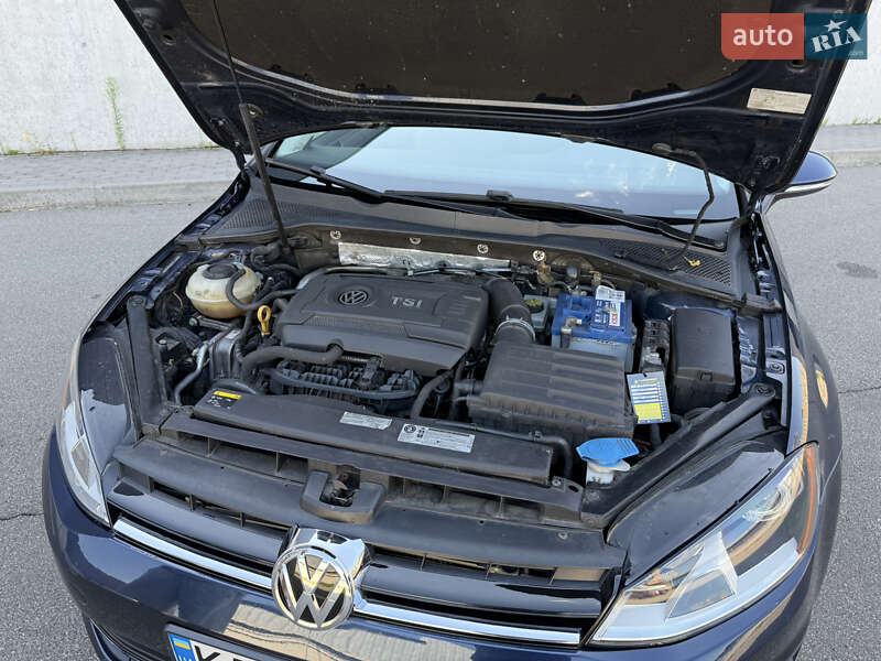 Хэтчбек Volkswagen Golf 2014 в Киеве