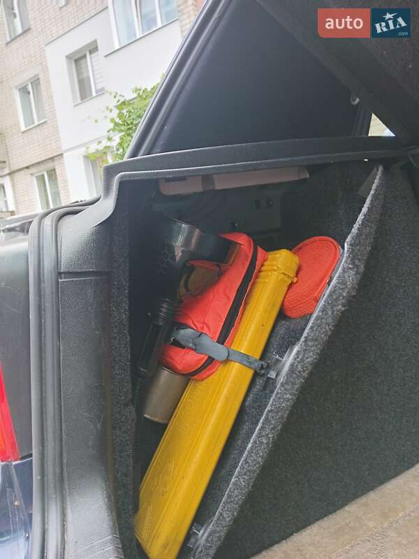 Хетчбек Volkswagen Golf 2002 в Рівному