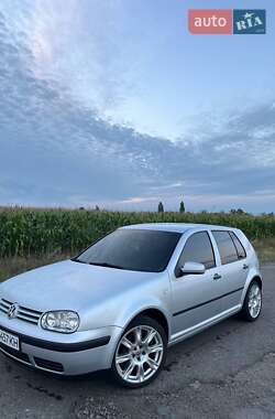Хэтчбек Volkswagen Golf 2002 в Корсуне-Шевченковском