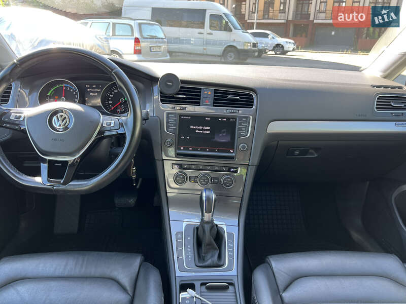 Хетчбек Volkswagen Golf 2015 в Києві