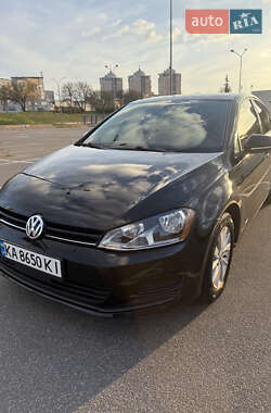 Хетчбек Volkswagen Golf 2015 в Києві
