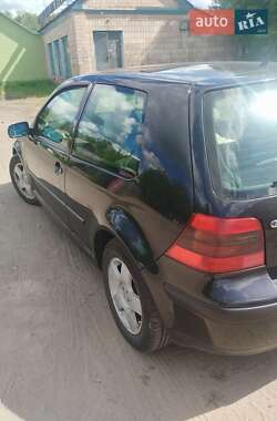 Хэтчбек Volkswagen Golf 2001 в Чернигове