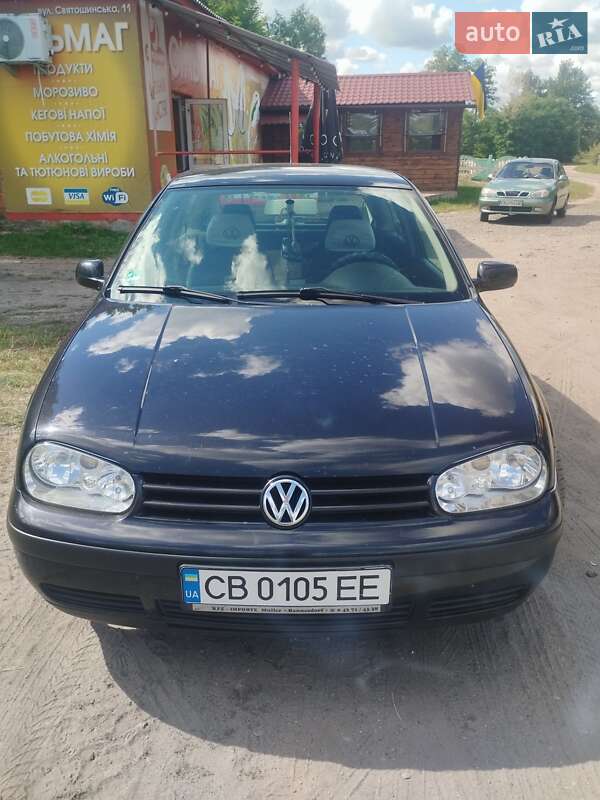 Хетчбек Volkswagen Golf 2001 в Чернігові