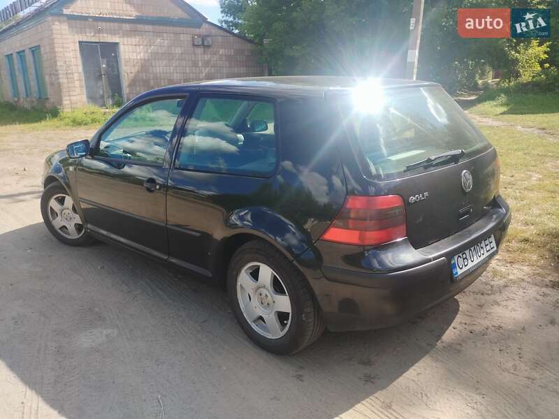 Хетчбек Volkswagen Golf 2001 в Чернігові