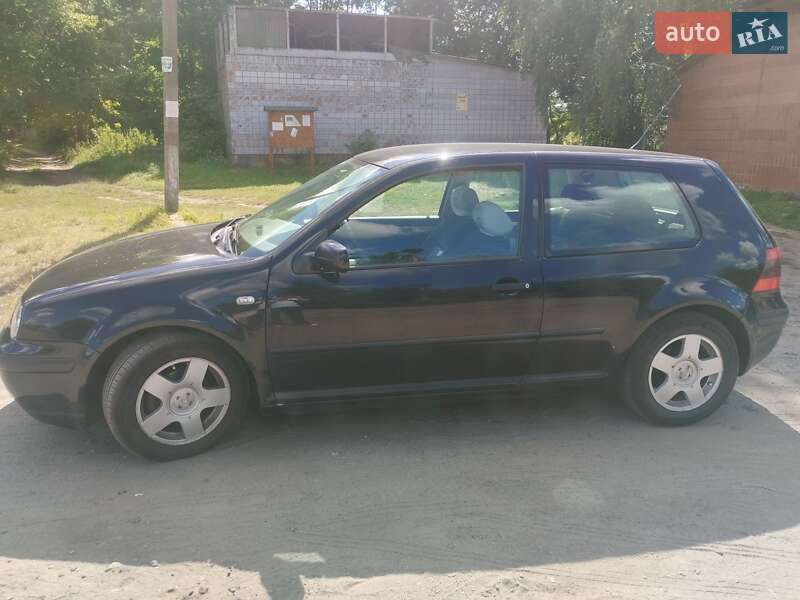 Хетчбек Volkswagen Golf 2001 в Чернігові