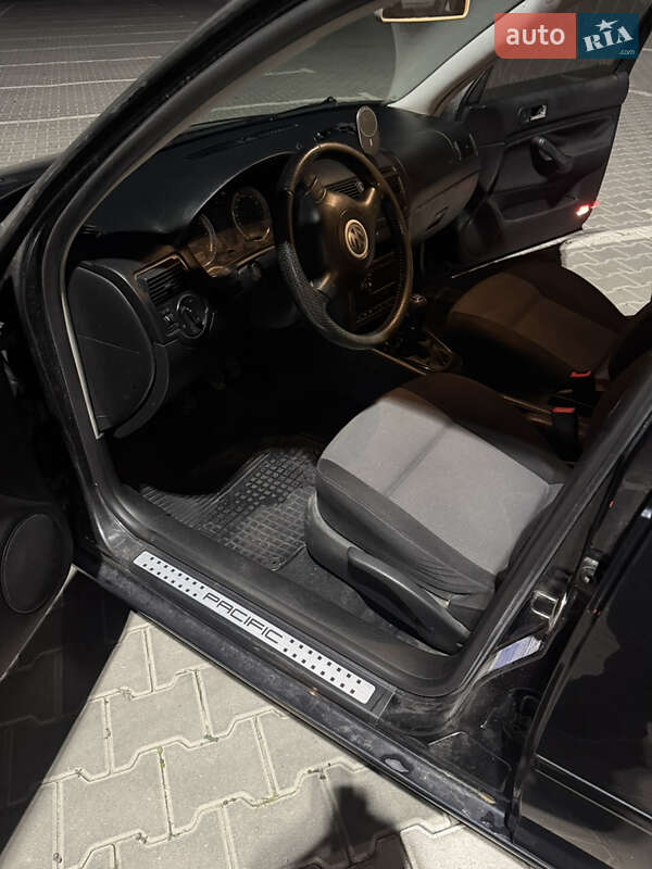 Хетчбек Volkswagen Golf 2003 в Тернополі