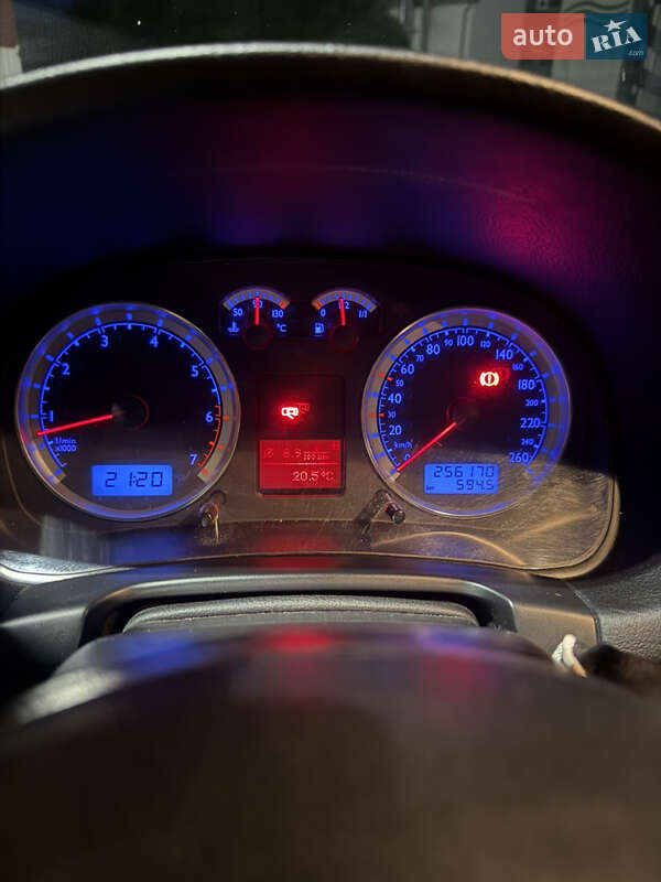 Хетчбек Volkswagen Golf 2003 в Тернополі