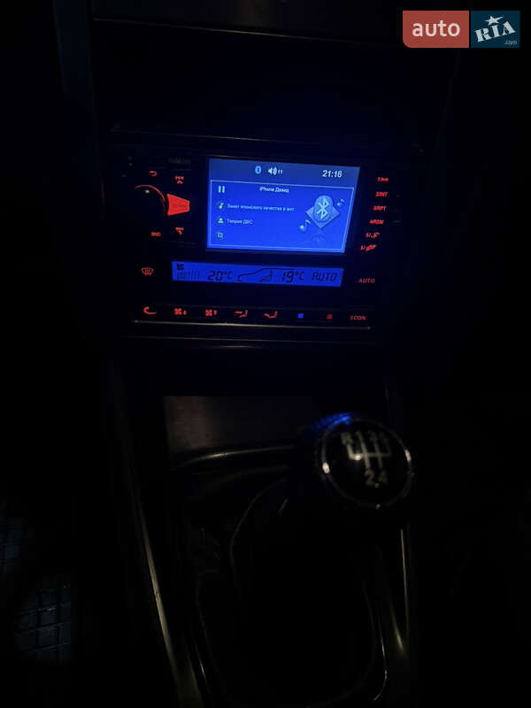 Хетчбек Volkswagen Golf 2003 в Тернополі