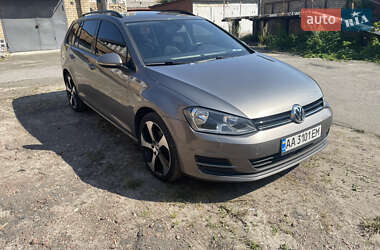 Универсал Volkswagen Golf 2016 в Киеве