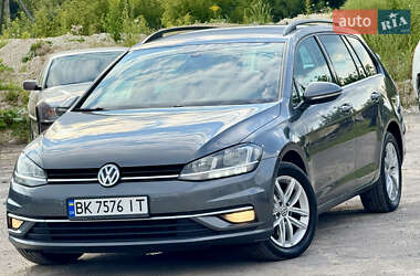 Универсал Volkswagen Golf 2017 в Ровно
