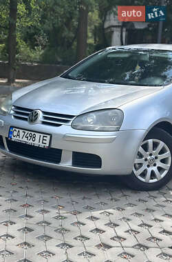 Хэтчбек Volkswagen Golf 2003 в Смеле