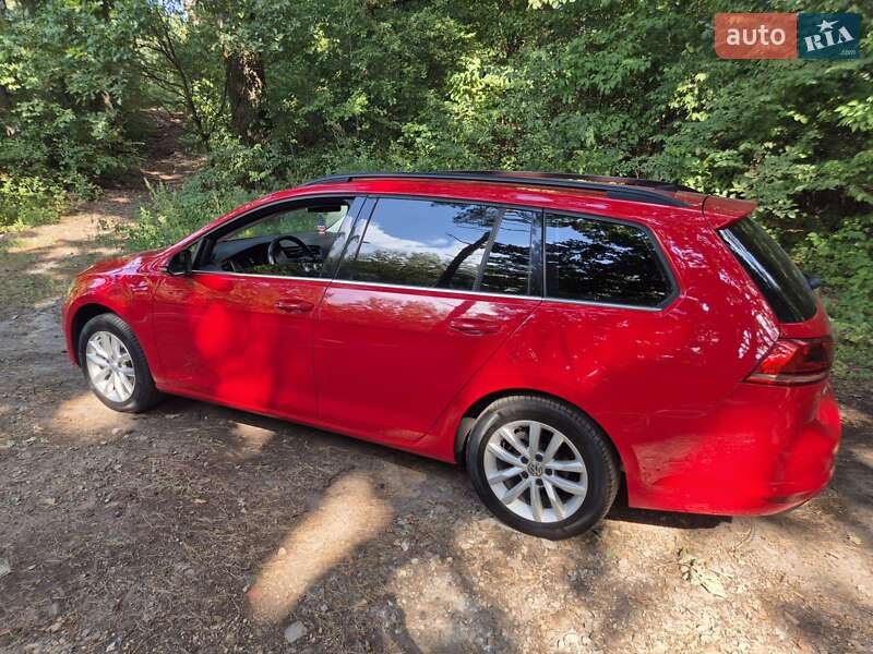 Универсал Volkswagen Golf 2015 в Киеве