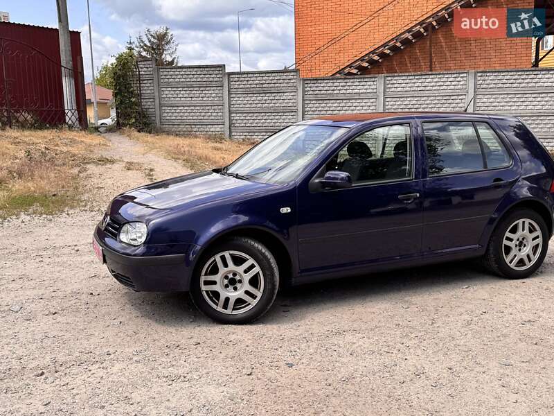 Хетчбек Volkswagen Golf 2003 в Вінниці