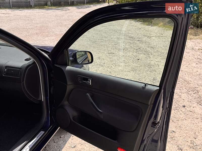 Хетчбек Volkswagen Golf 2003 в Вінниці