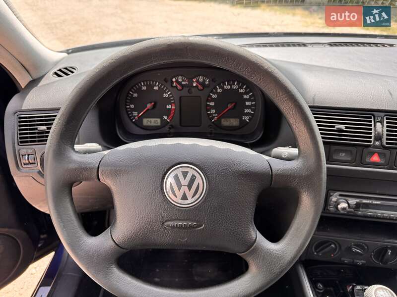 Хетчбек Volkswagen Golf 2003 в Вінниці