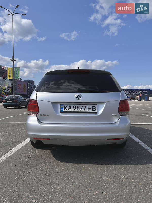 Универсал Volkswagen Golf 2011 в Киеве