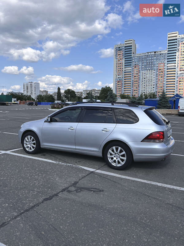 Универсал Volkswagen Golf 2011 в Киеве