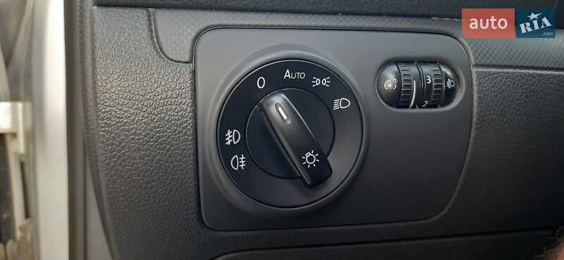 Хетчбек Volkswagen Golf 2008 в Новомосковську